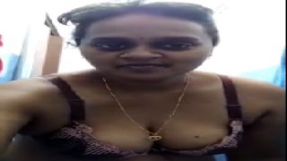 Hot andhra aunty cam lo sollu nakkadam