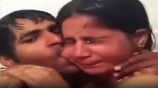 Hot telugu akka cousin modda cheekadam in toilet