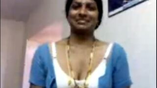 Telugu aunty saree thesi pedha sollu