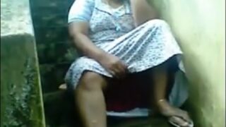 Nighty tukki telugu aunty puku