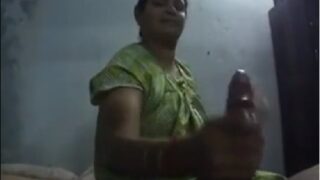 Telugu aunty sexy ha nunai tho modda massage