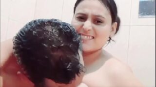 Guntur lo mast andhra aunty sex bathroom lo