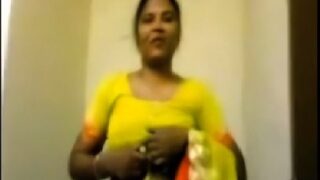 Guntur yellow saree manju aunty nude