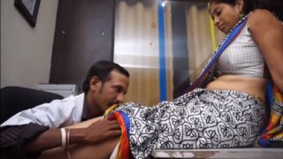 Telugu sex movie lo doctor aunty dengudu
