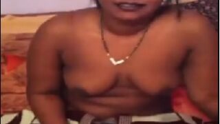 Pakkainti aunty boobs chupinche mms