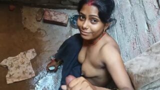 Village lo wife bathroom lo petti pakkainti vadu tho sex